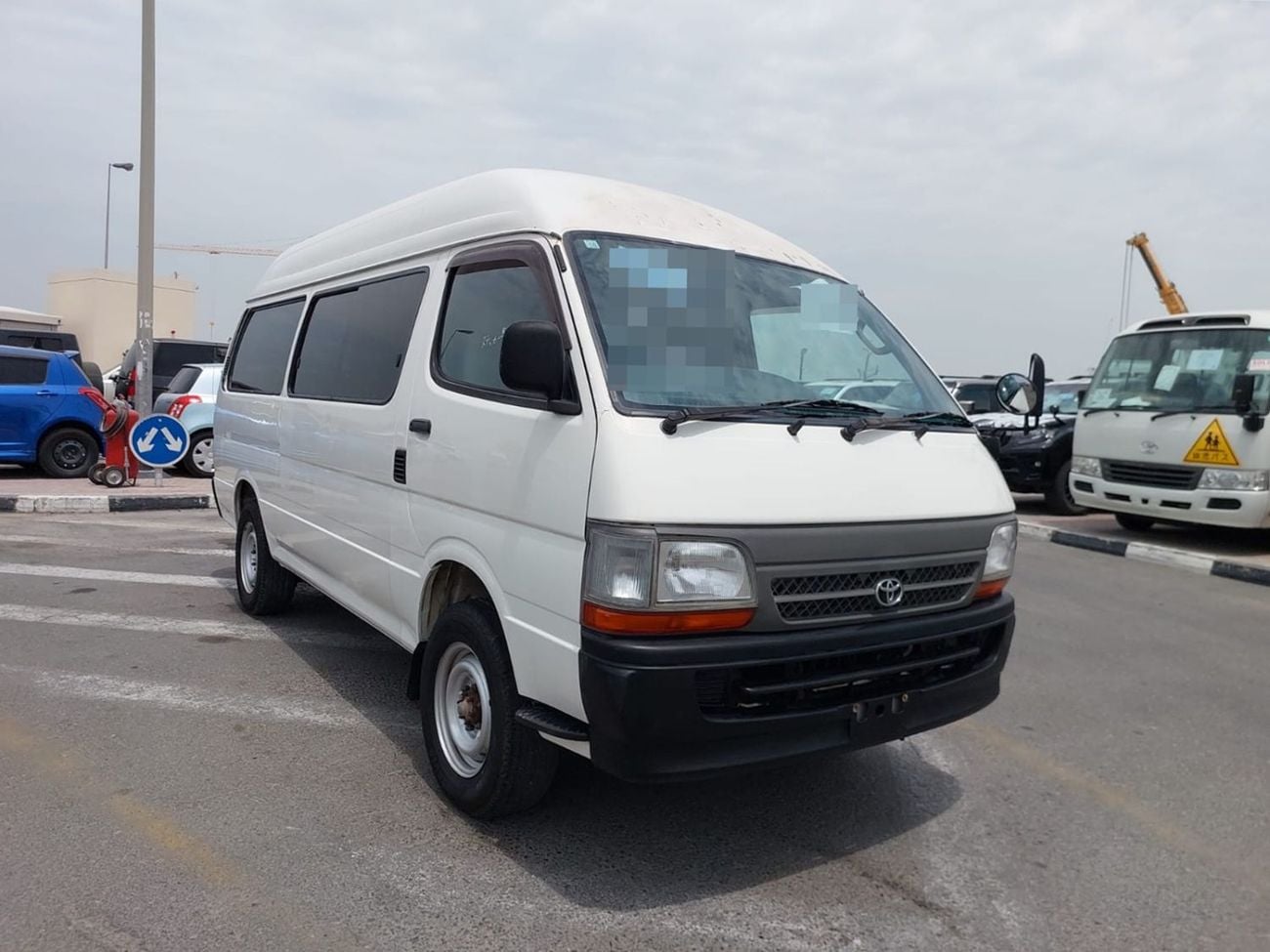 Toyota Hiace TOYOTA HIACE COMMUTER VAN RHD 2001 MODEL 3.0 L DIESEL AUTOMATIC(PM02185)