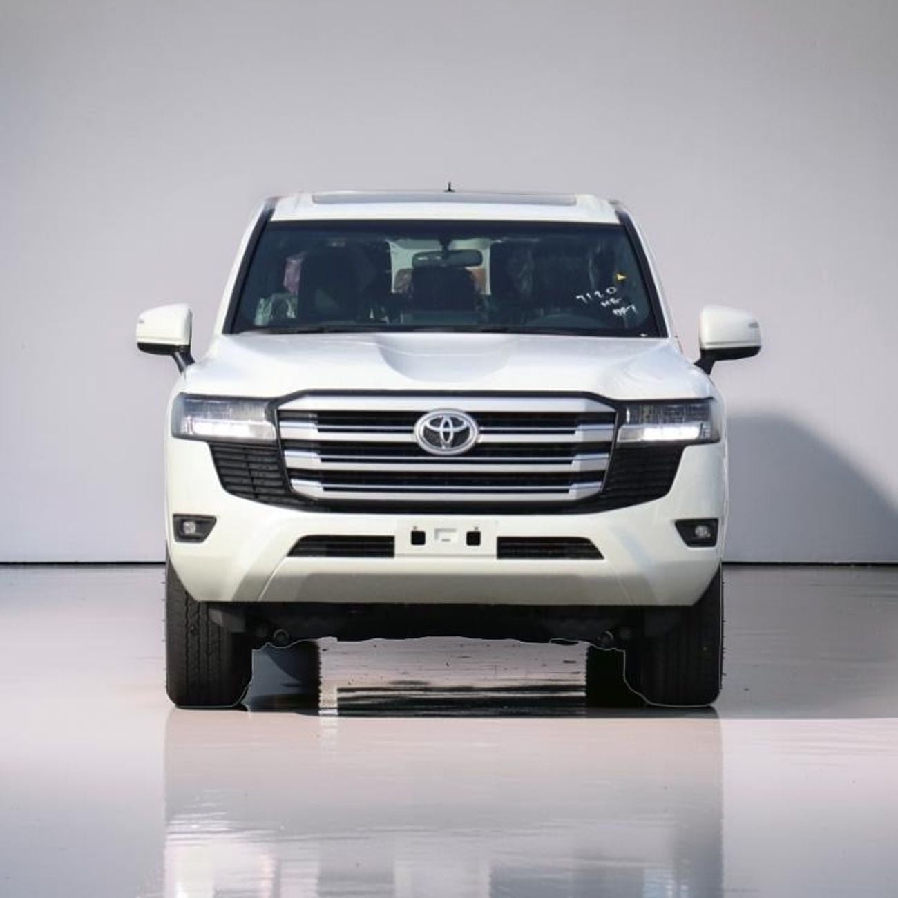 تويوتا لاند كروزر TOYOTA LAND CRUISER GXR 4.0 BASIC WHITE/BEIGE 2026