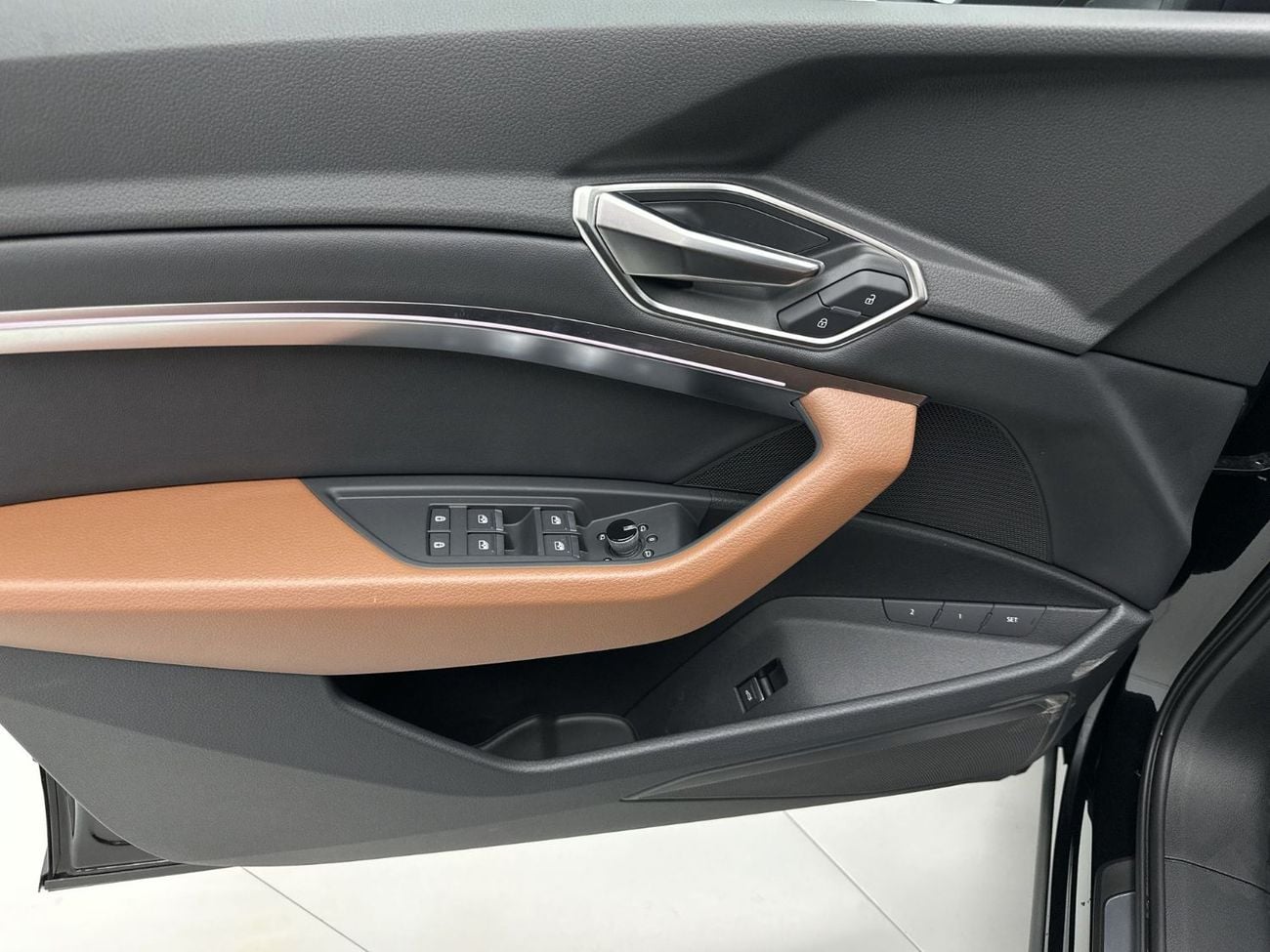 Audi Q8 etron 55 quattro Advanced 408hp (Ref# 028541)