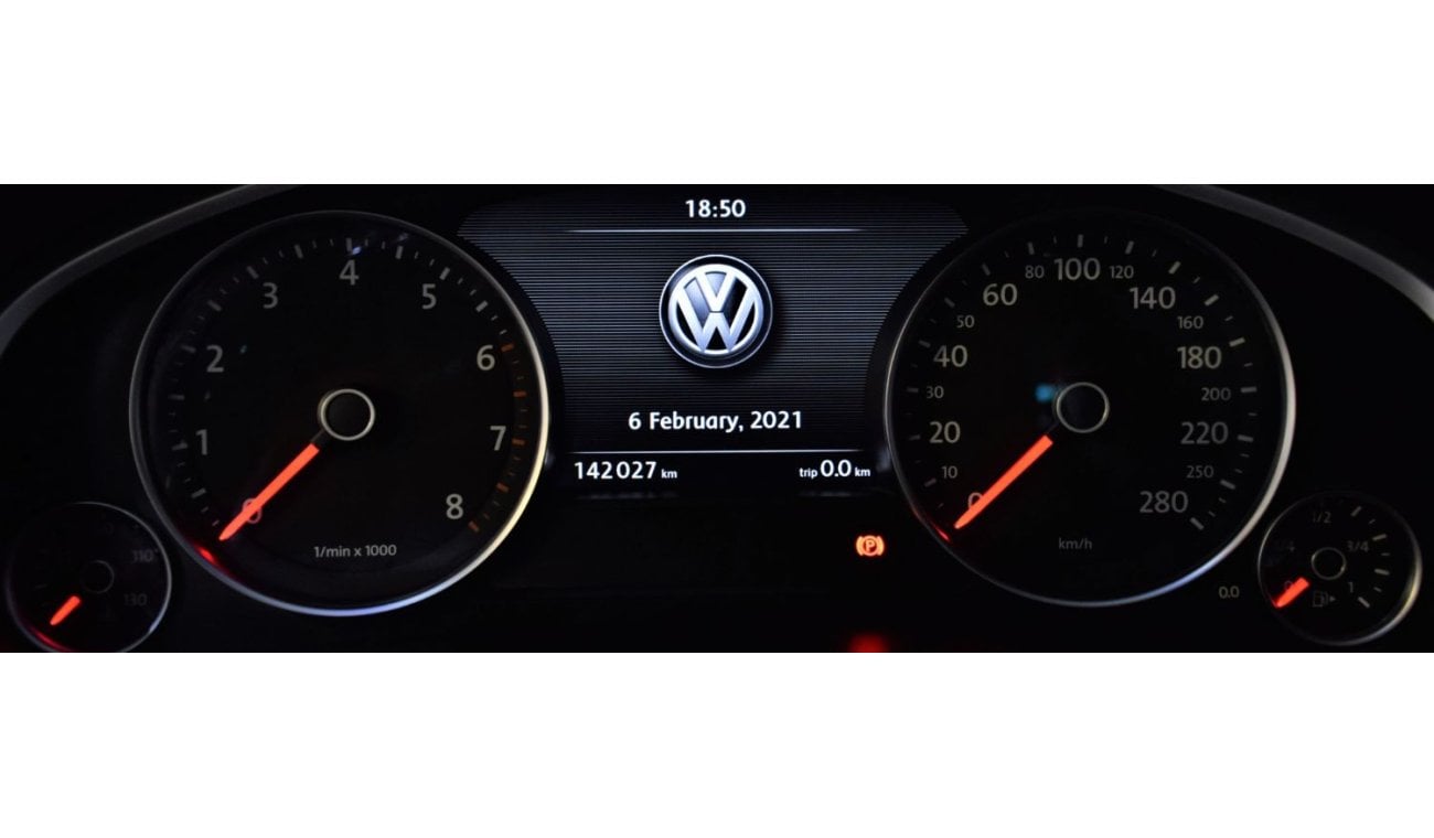 Volkswagen Touareg FULL OPTION PERFECT CONDITION! Volkswagen Touareg 2013 Model!! in White Color! GCC Specs