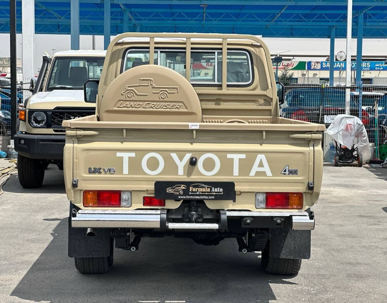 تويوتا لاند كروزر بيك آب S/C LC79 4.0 A/T PTR // 2026 // كاملة المواصفات مع رادار، صندوق تبريد، قفل تفاضلي، مشغل DVD وكاميرا