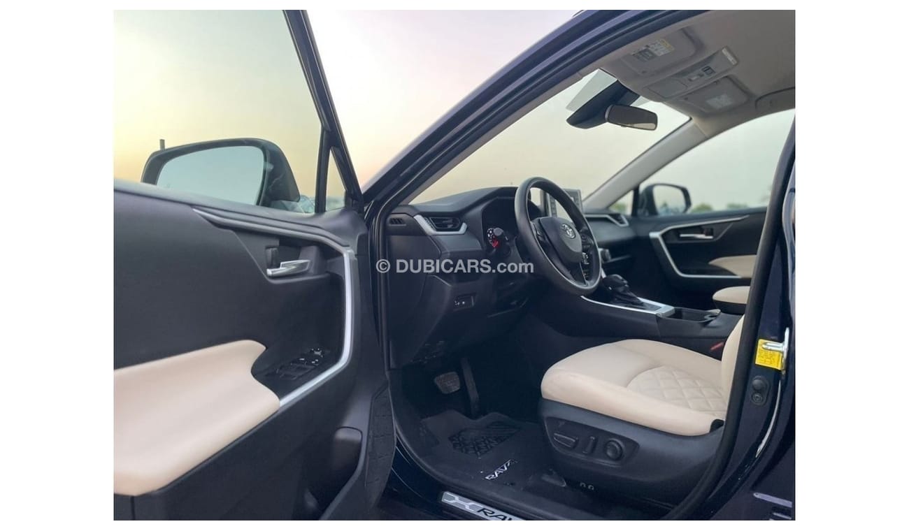 Toyota RAV4 2021 Toyota RAV4 XLE - 2.5L V4 MidOption+