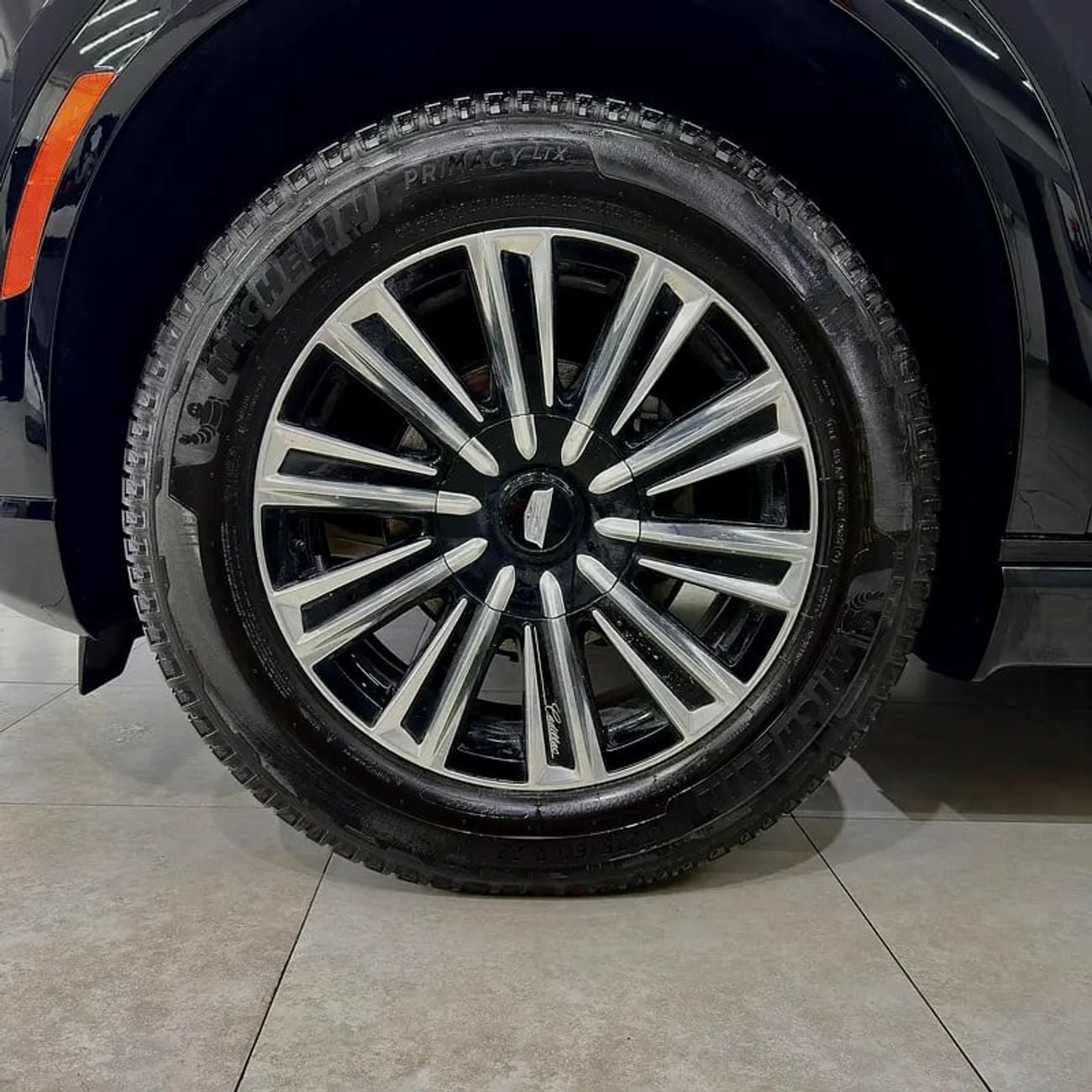 كاديلاك إسكالاد IQL - 1000E4