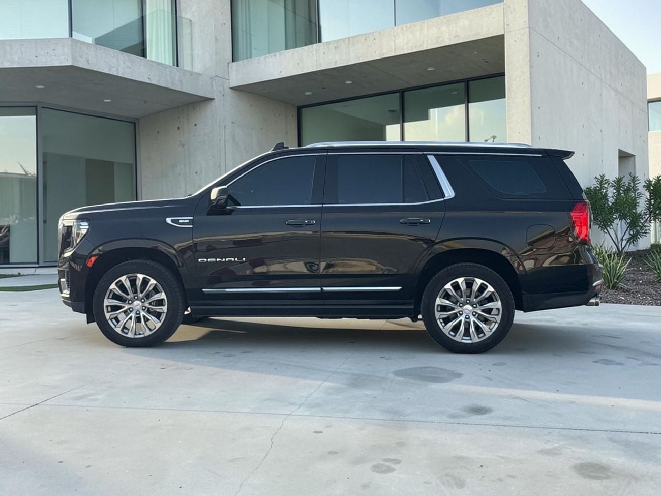 GMC Yukon Denali 6.2L (8 Seater) AED 2,080 P.M | 0% DOWN PAYMENT | GMC YUKON DENALI | 6.2L V8 | 2022 | GCC SPE