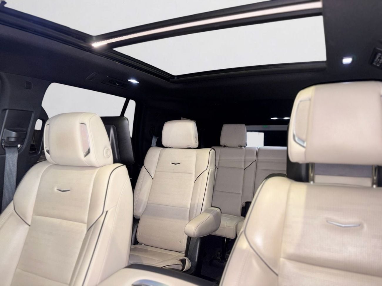 Cadillac Escalade AED 3,520 P.M | 0% DOWN PAYMENT | CADILLAC ESCALADE SPORT LUXURY | 6.2L V8 4WD | FULL SERVICE HISTOR