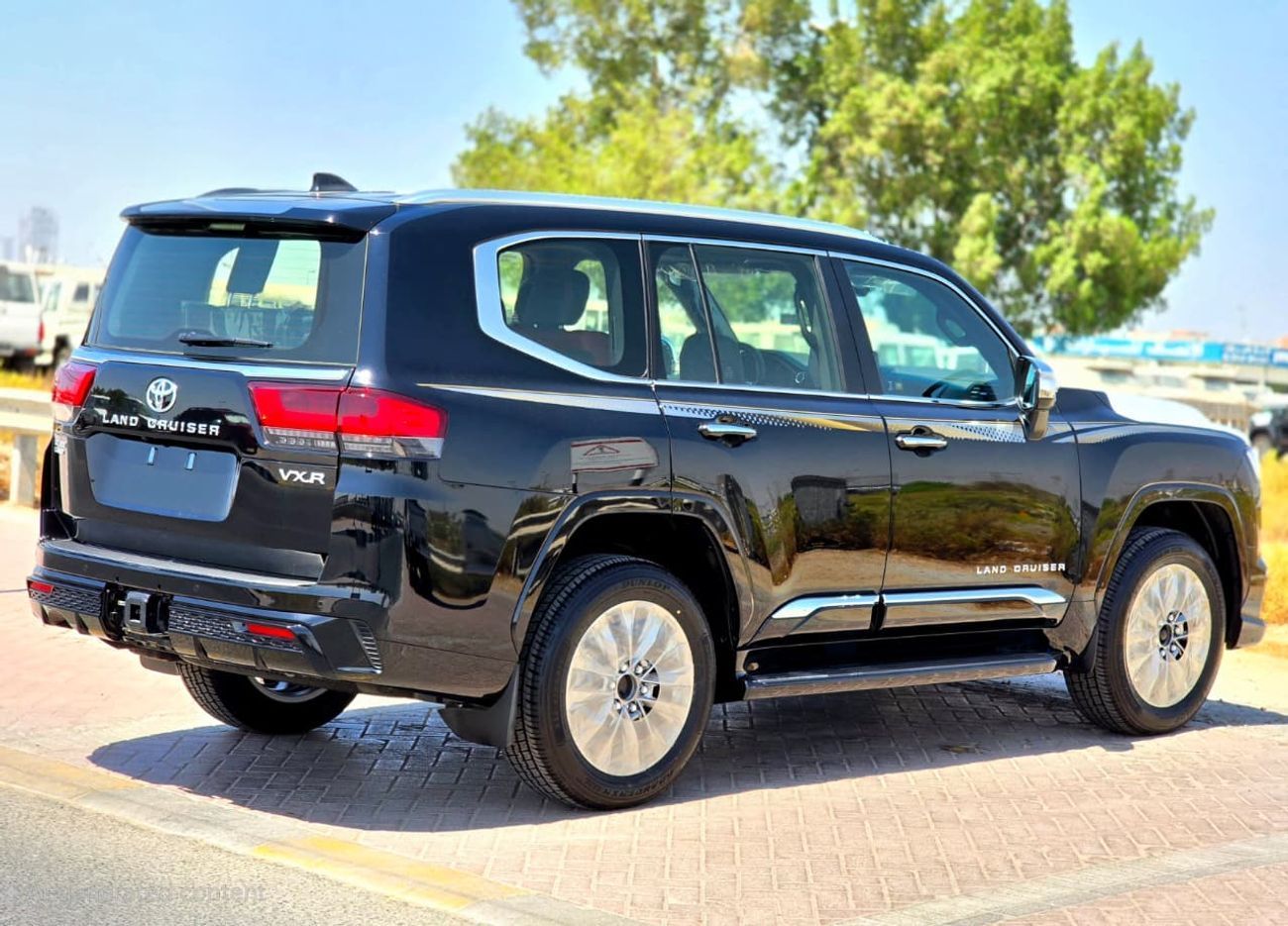 تويوتا لاند كروزر TOYOTA LC300 DIESEL 3.3L VXR - RADAR - FULLY LOADED - 2025 MODEL - BLACK INSIDE BLACKRED - BAHRAIN S