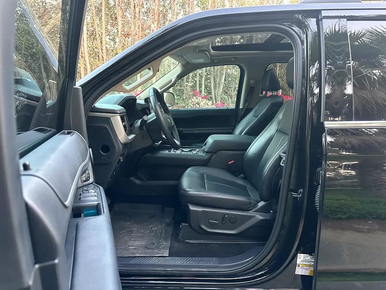 Ford Expedition XL 3.5L (375 HP) 4WD 2024 Ford Expedition Full Option | 3.5L V6 | 400 HP | 30,000 KM | Perfect Condi