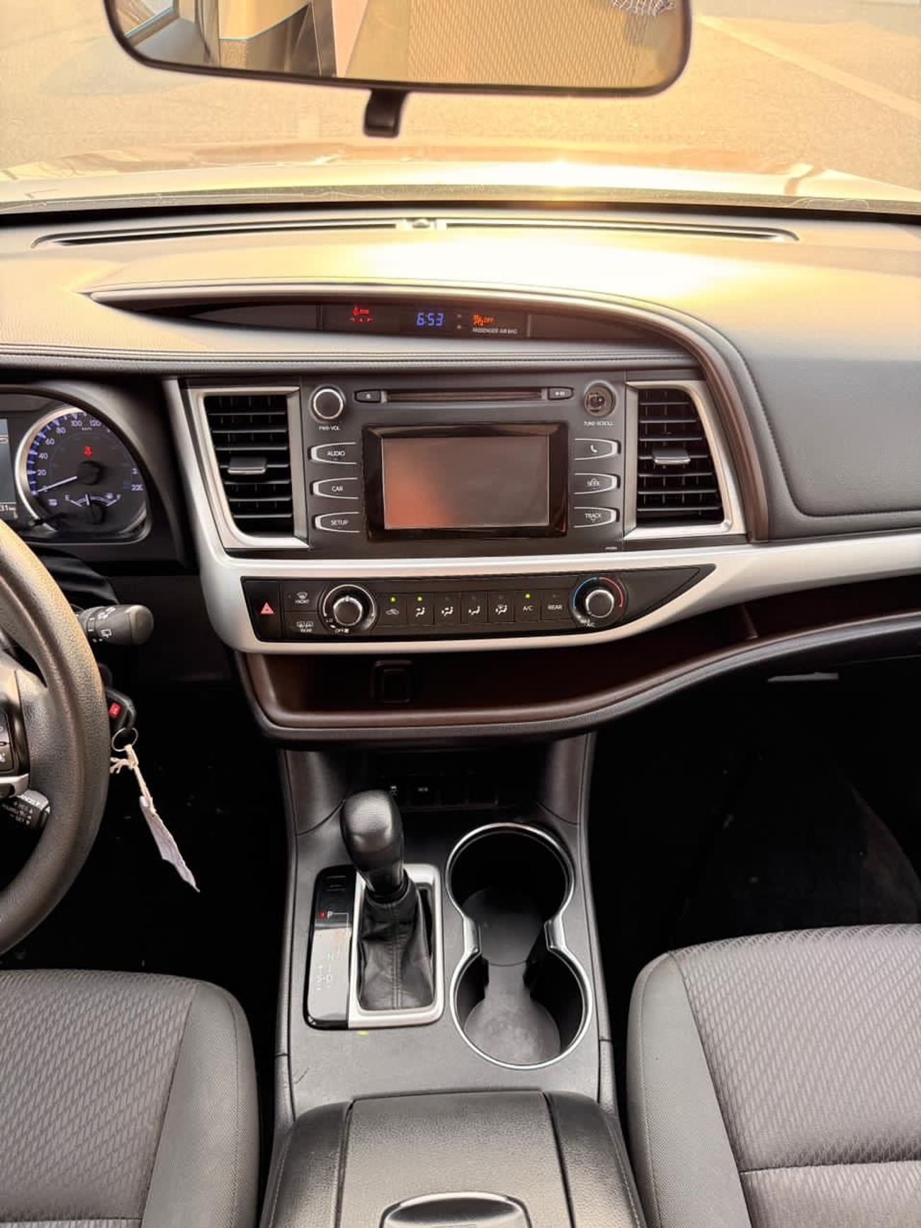 Toyota Highlander LE 3.5 L 2020 model