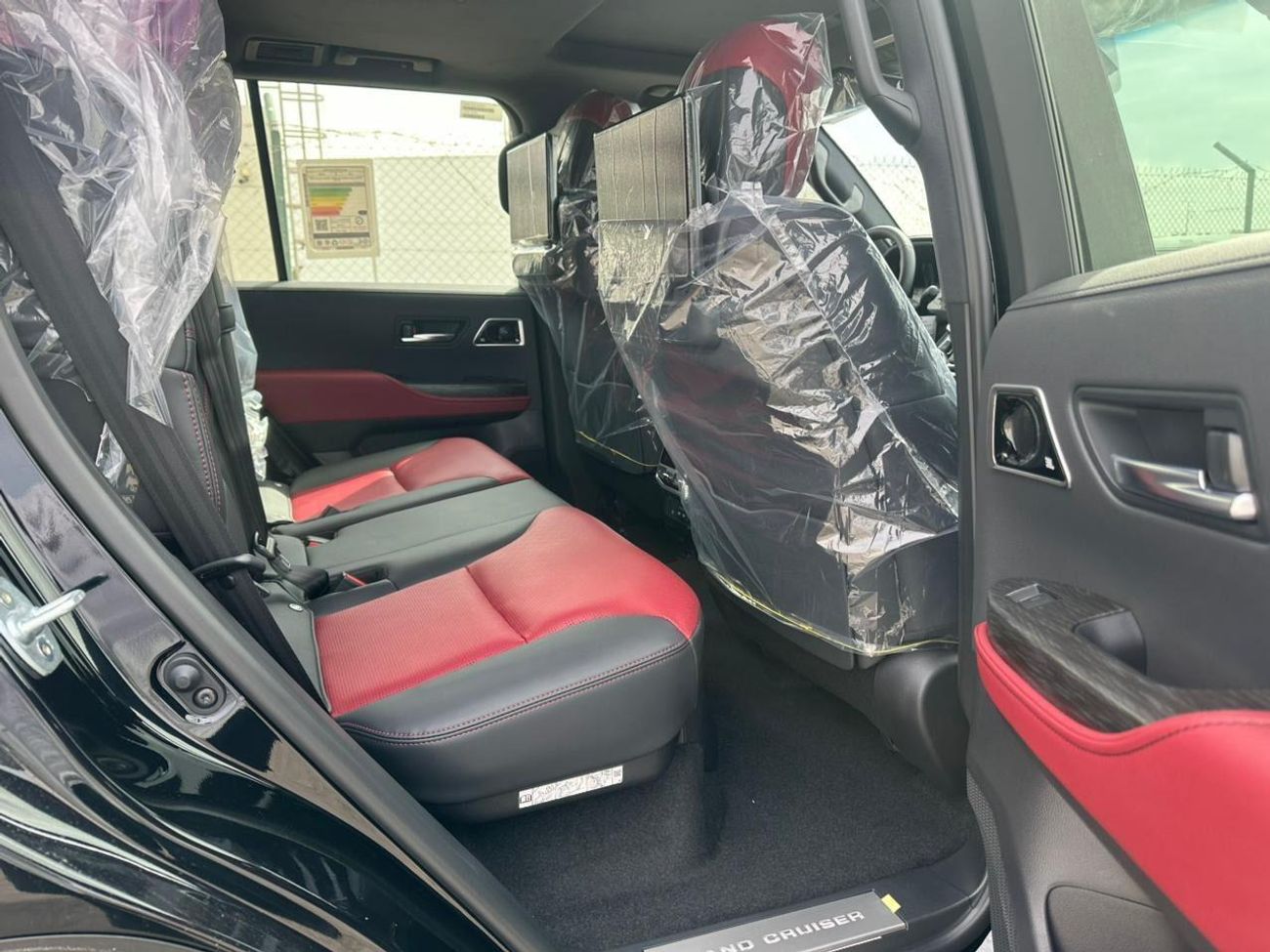 تويوتا لاند كروزر 2025 Toyota Land Cruiser LC300 GR-Sport (Full-Option with Radar) 3.5L V6 Twin Turbo Petrol A/T 4WD E