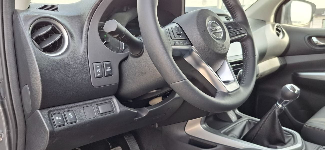 نيسان نافارا G 2.5L 4WD M/T NISSAN Navara 2.5L petrol 4X4 M/T