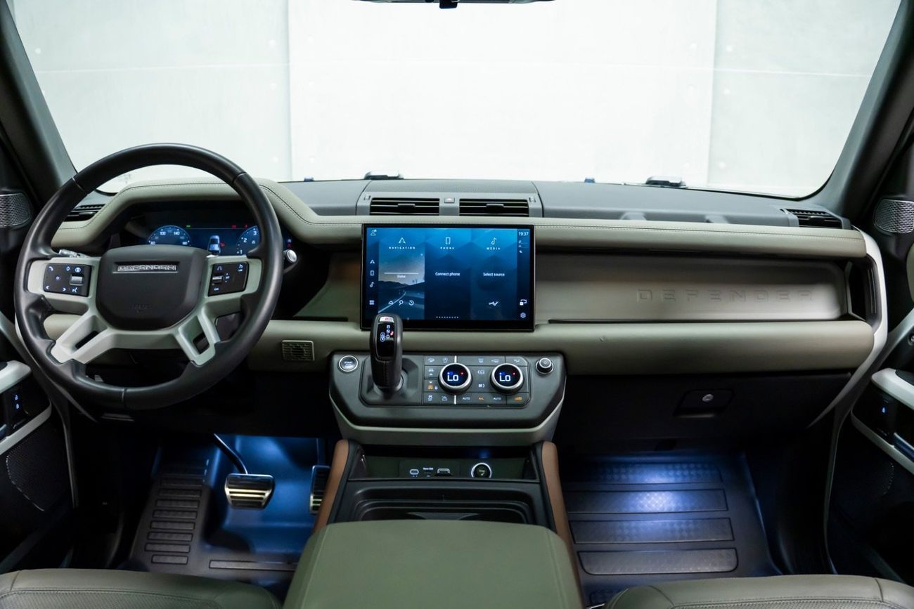 Land Rover Defender 