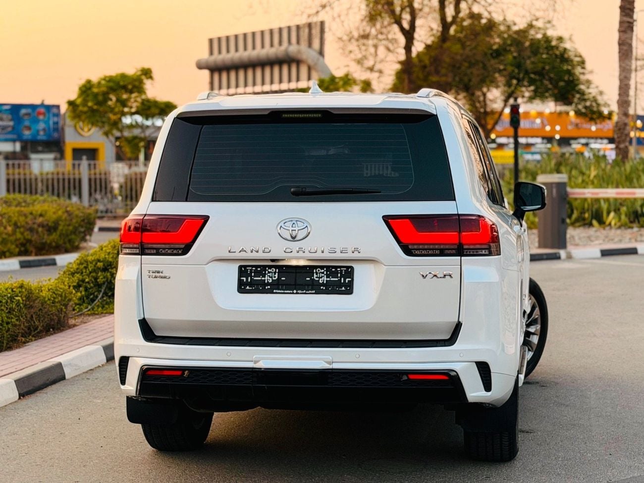 تويوتا لاند كروزر VXR
