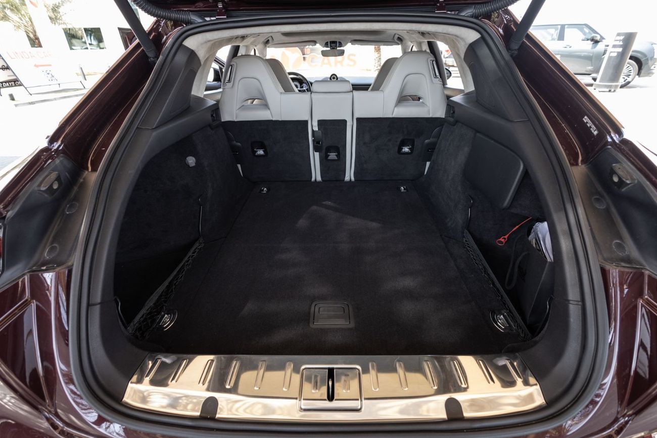 Porsche Panamera Turbo Sport Turismo 4.0L RWD