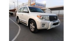 Toyota Land Cruiser 2013 gcc v6 very celen car for sale