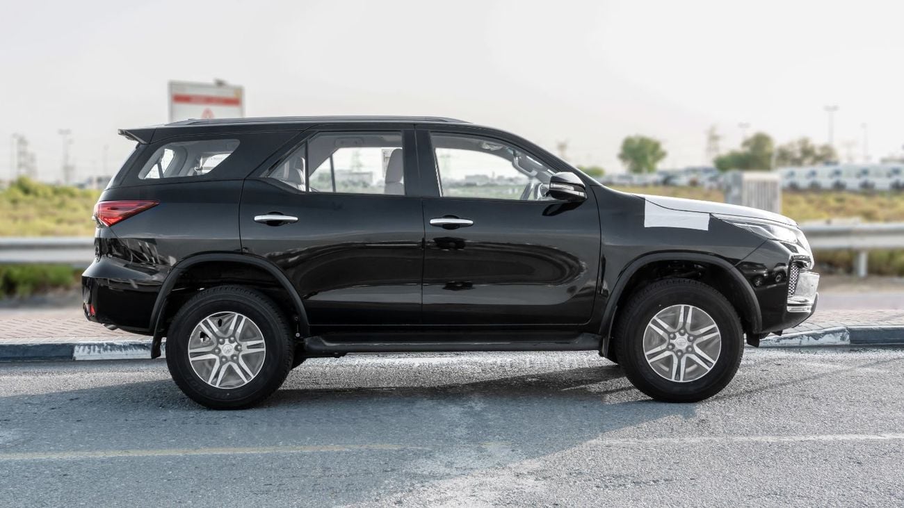 تويوتا فورتونر EXR 2026 Toyota Fortuner GX 2.7L AT Petrol 4WD (Black-Black)