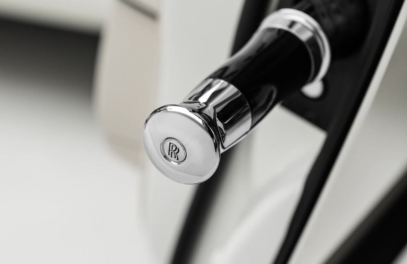 رولز رويس كولينان 6.75L V12 Twin-Turbocharged Engine | Warranty