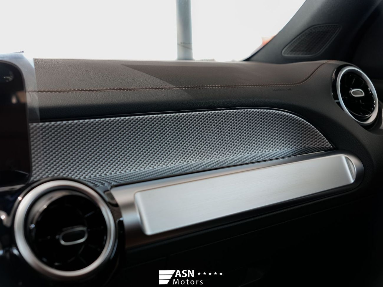 Mercedes-Benz GLB 200 Luxury 7 Seater 1.3 Turbo (Export Price)