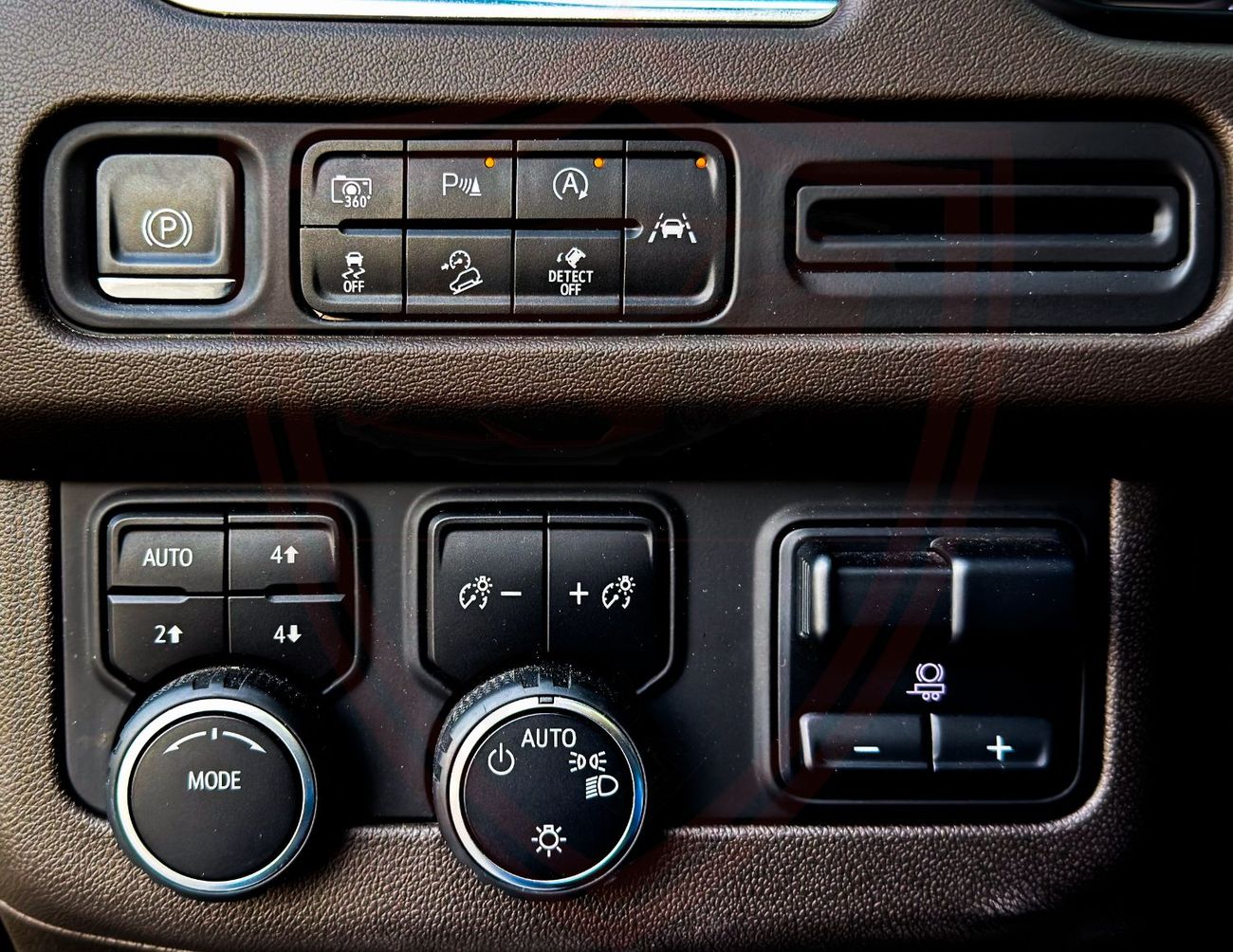 Chevrolet Suburban LT 5.3L 4WD Chevrolet Suburban | 5.3L | 2023 | GCC | Original Paint | Accident Free | Excellent Cond