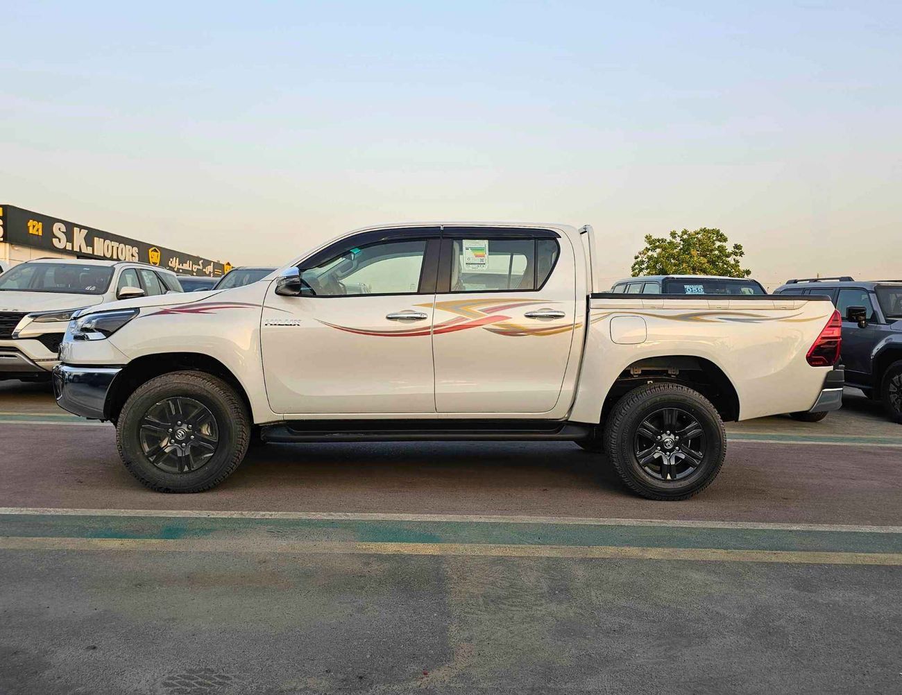 Toyota Hilux SR5 FULL OPTION / A/T / 2.4L V4 DIESEL / DVD + CAMERA / WOOD TRIM (CODE # HDAF)