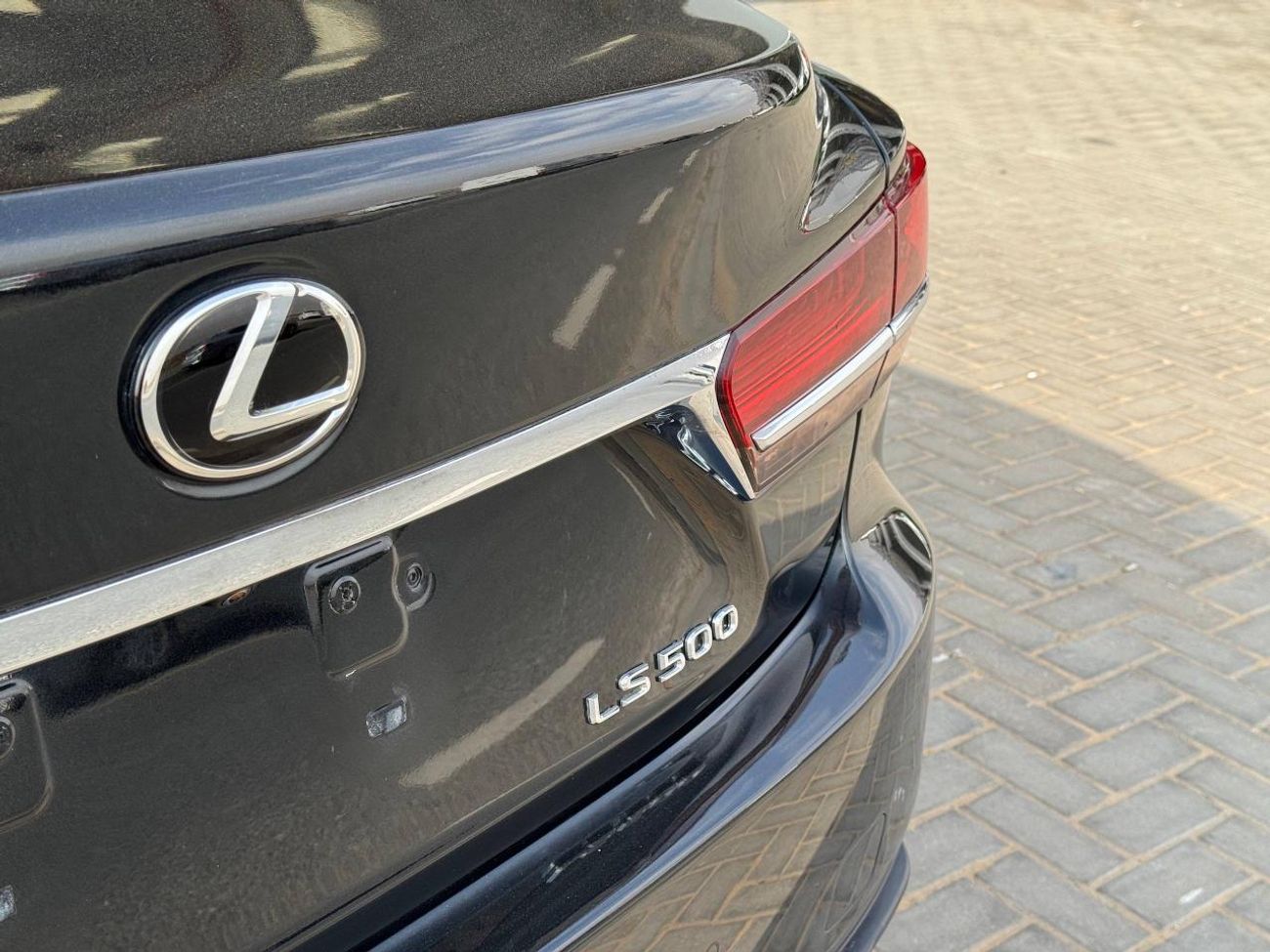 لكزس LS 500 محرك V6 سعة 3.5 لتر / أعلى المواصفات لكبار الشخصيات / كاميرات 360 درجة / تدليك لجميع المقاعد / بحالة