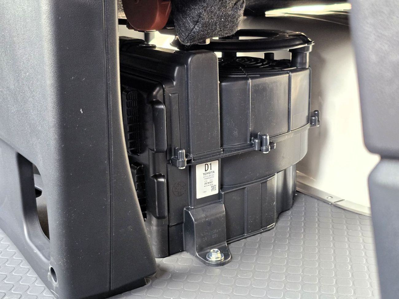 تويوتا كوستر AL FUTAIM - TOYOTA COASTER DIESEL 4.0 MT - AUTO DOOR - 23 SEATER -  2026 MODEL