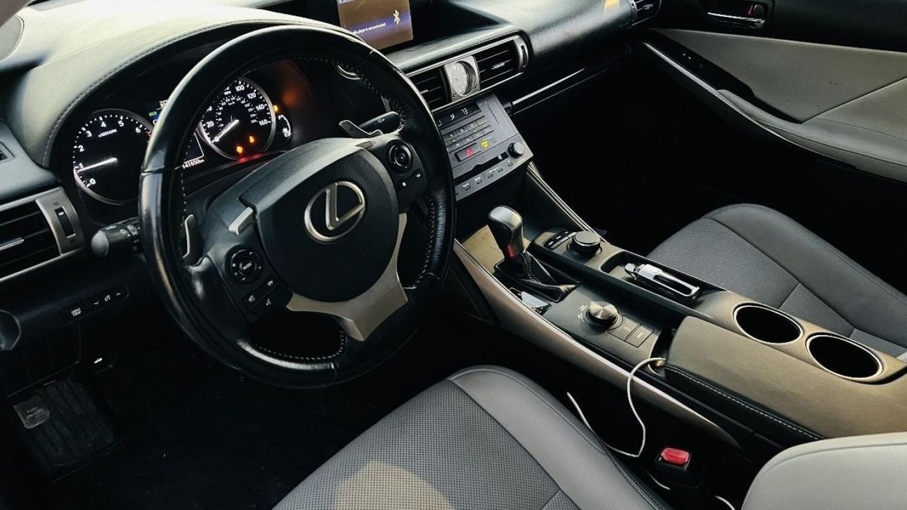 Lexus IS250 Prestige LEXUS IS 250  LADY DRIVEN  FULL SERVICE HISTORY FROM AGENCY  FIRST OWNER IN UAE