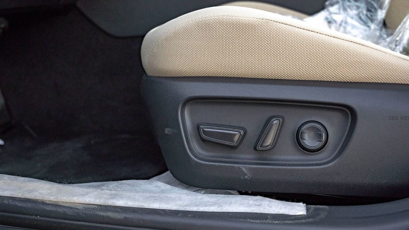 Toyota Camry 2025 Toyota Camry E-plus 2.5L Hybrid AT (White)