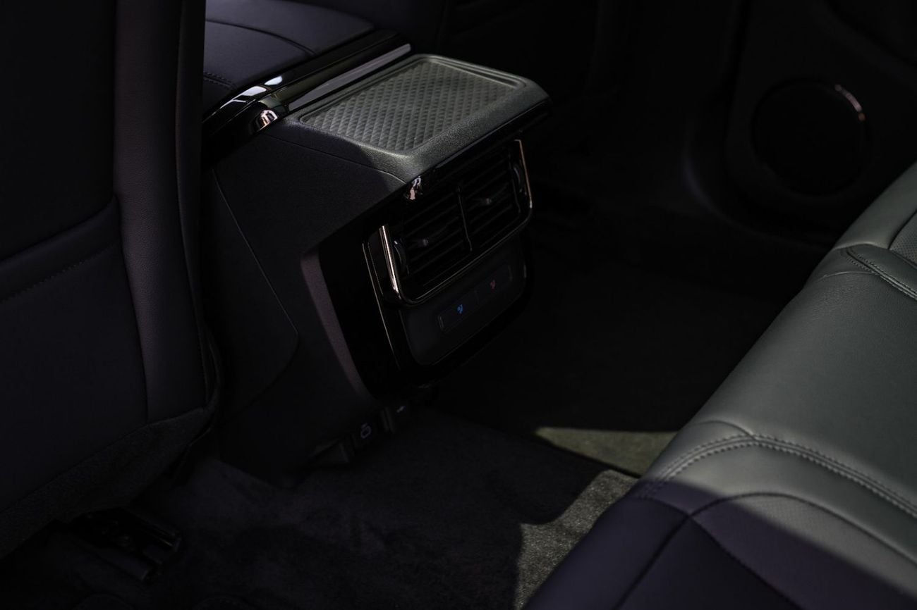 لاند روفر رانج روفر إيفوك SE P250 DYNAMIC 2025!! FIVE YEARS WARRANTY!! THREE YEARS SERVICE CONTRACT