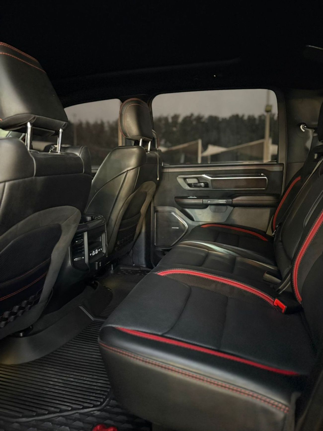 RAM 1500 TRX DODGE RAM TRX 6.2 L supercharged GCC 2022 Service History ( Under Warranty Oriainal Paint 707hp Full