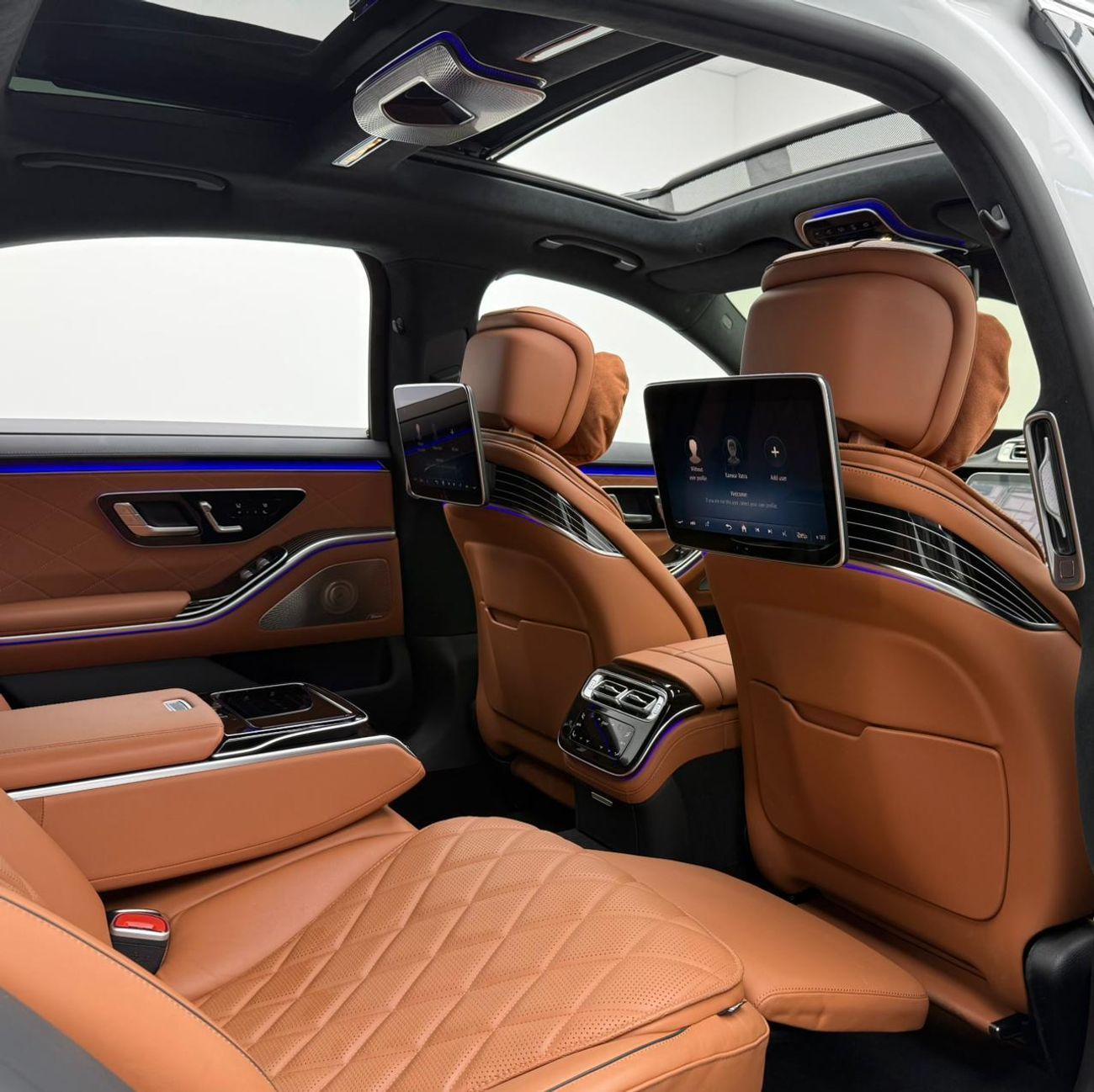 مرسيدس بنز S 580 4MATIC Exclusive 4.0L 2024 Mercedes Benz S580 4MATIC, 2028 Mercedes Warranty + Service Pack, Very Lo