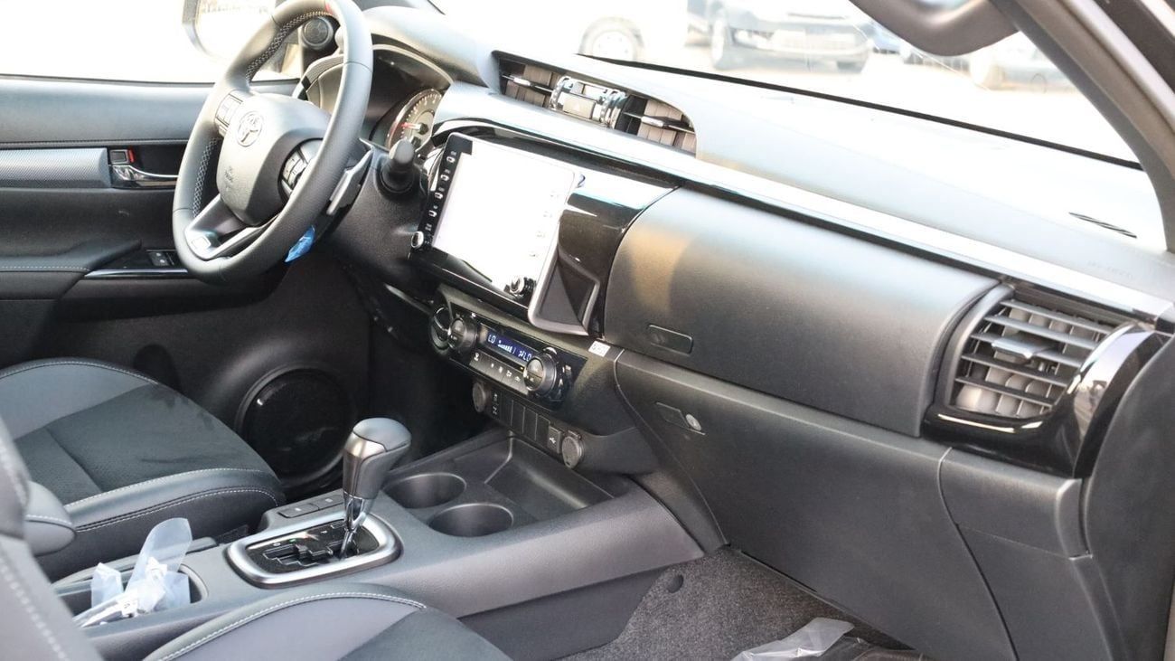 تويوتا هيلوكس GR Sport 4.0L
