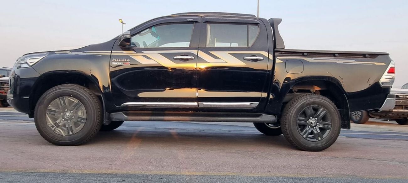 تويوتا هيلوكس SGLX TOYOTA HILUX 2.4L DIESEL 4X4 A/T LEATHER SEATS MY 2025