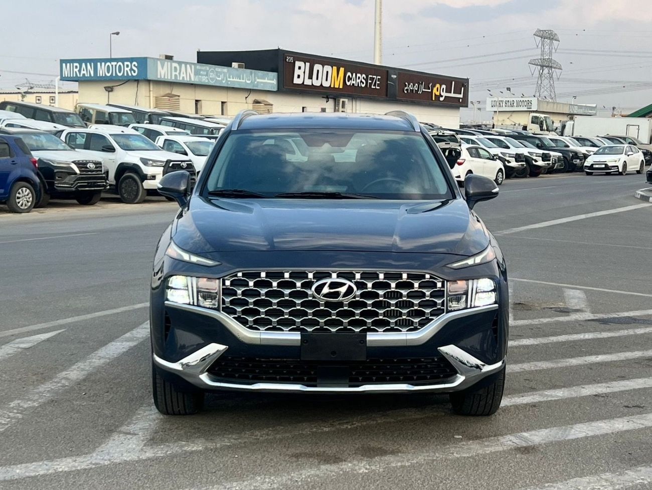 Hyundai Santa Fe 2021 Hyundai Santafe FE Hybrid 1.6L V4 - AWD 4x4 -Push Strad - Auto Trunk - Leather Seat - Rear Came