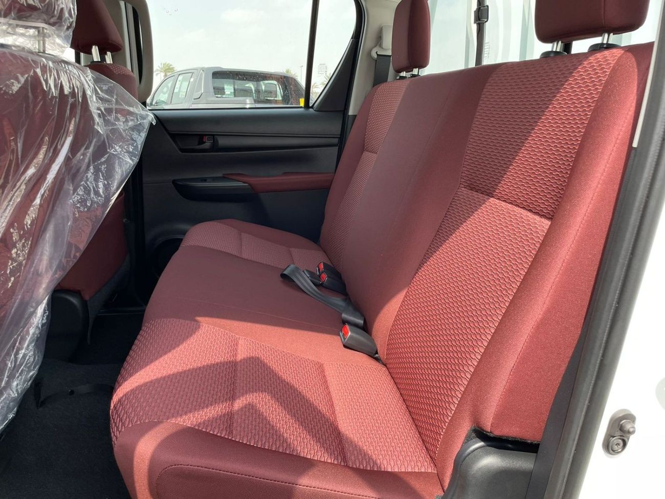 Toyota Hilux Toyota Hilux 2.7L 2024 A/T 4x4 basic with power window