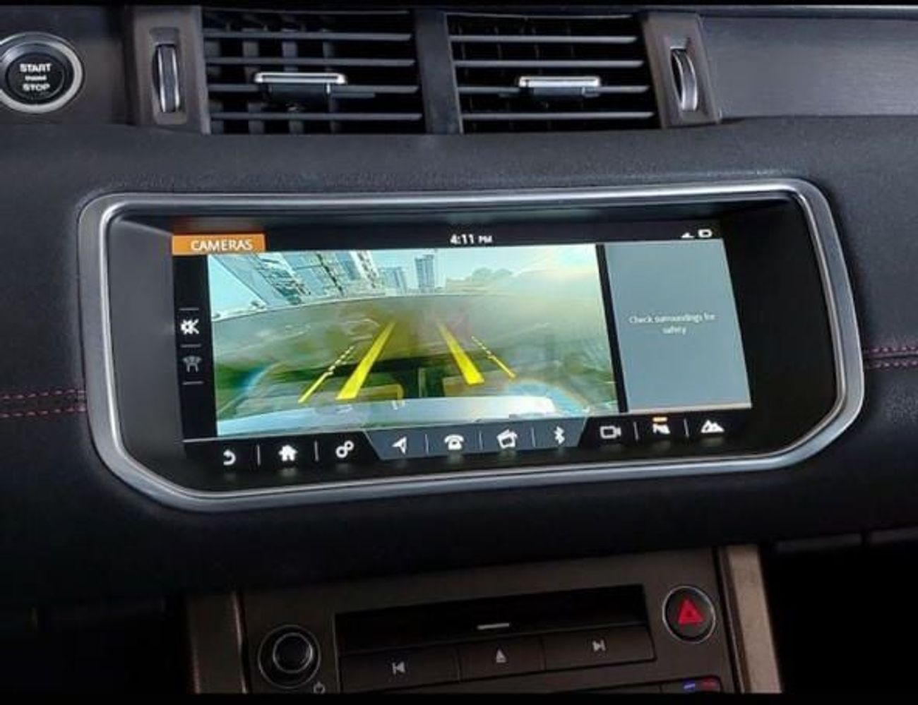 لاند روفر رانج روفر إيفوك P200 R-Dynamic HSE 2.0L/ Excellent condition