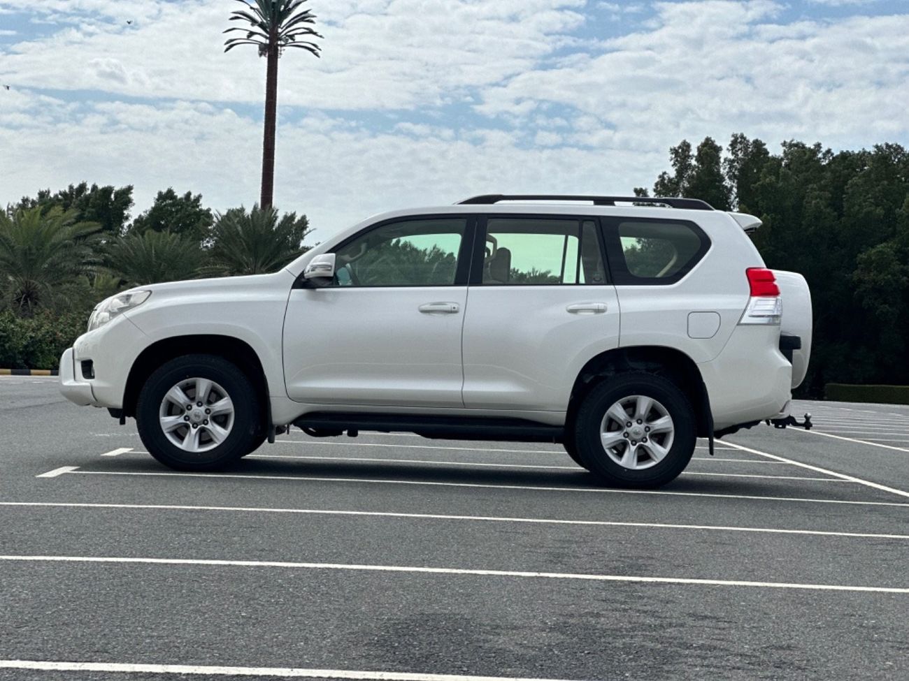 تويوتا برادو Std موديل 2013 خليجي حاله ممتازه من الداخل والخارج قطعه واحده صبغ نظافه