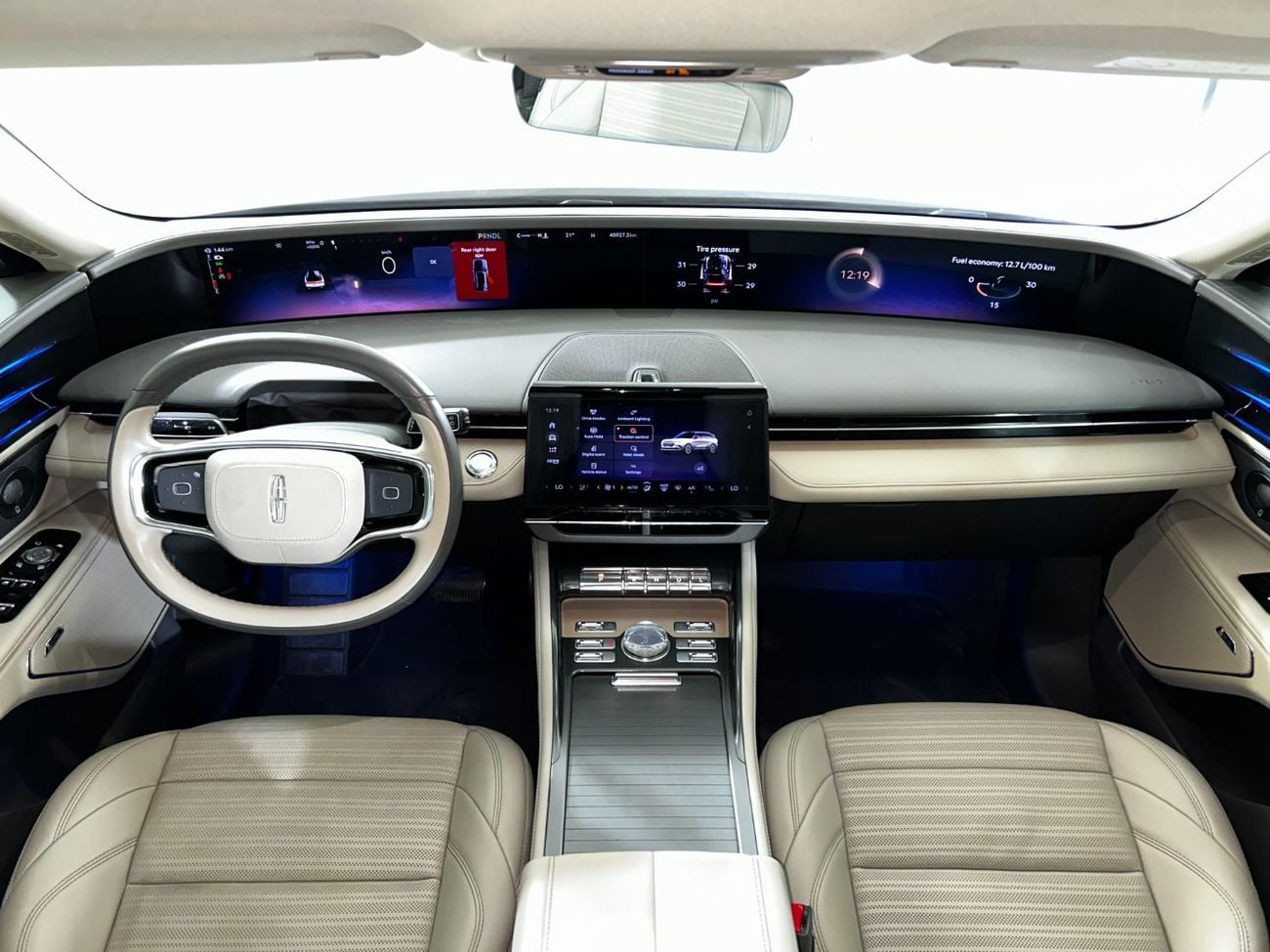 Lincoln Nautilus Reserve II 2.0L NAU424 / AL TAYER MOTORS / AL QOUZ SHOWROOM