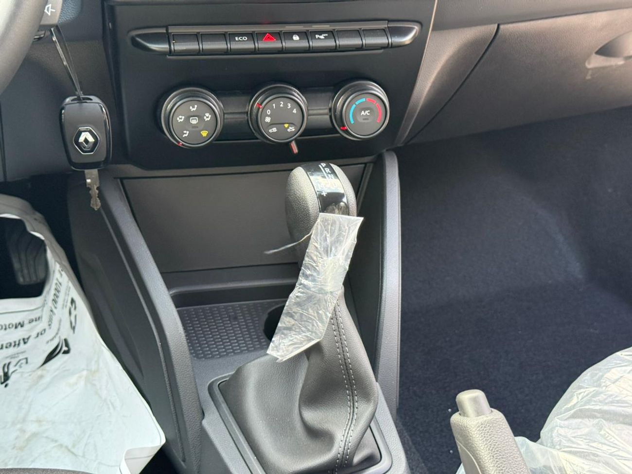 رينو داستر 1.5L Basic Option Petrol A/T