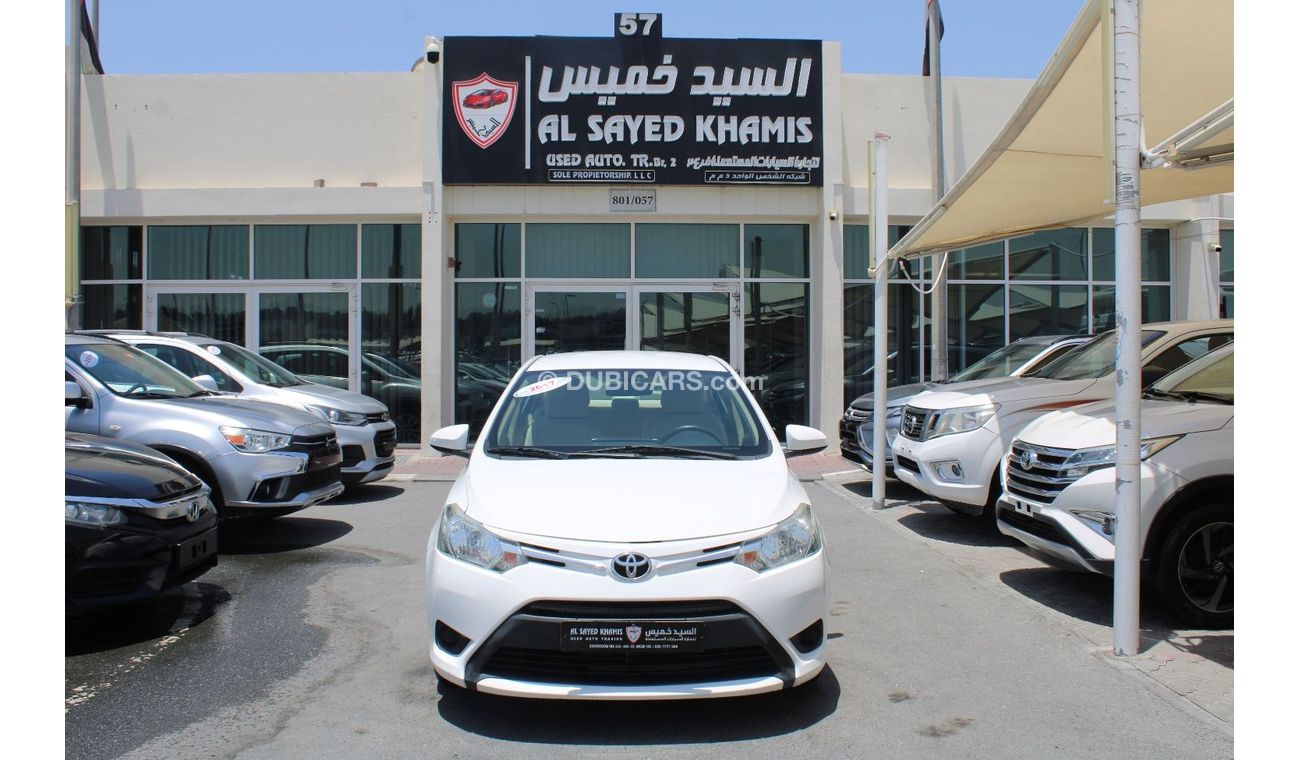 تويوتا يارس SE خالية من الحوادث - خليجي - مكينة 1500 سي سي - السيارة بحالة ممتازة من الداخل والخارج