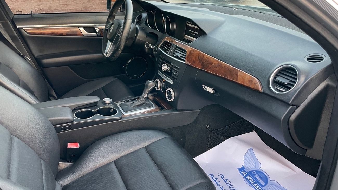 Mercedes-Benz C 250 Std 1.8L Full option