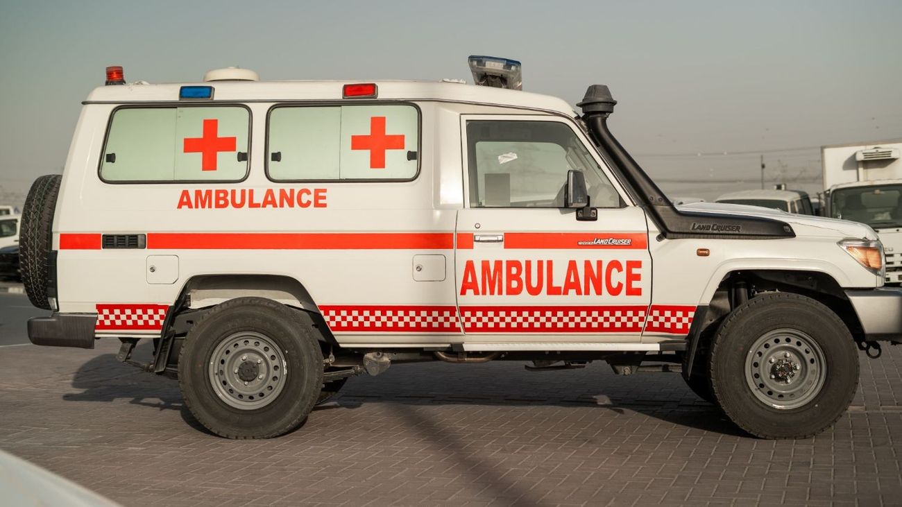 تويوتا لاند كروزر 70 78 V6 4.0L Petrol 2023YM BLS Ambulance Brand New