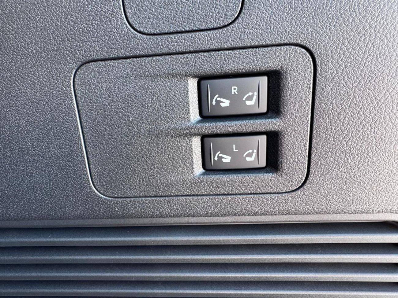 Nissan Patrol NISSAN PATROL LE TITANIUM PLUS 2026 Blue / Burgundy