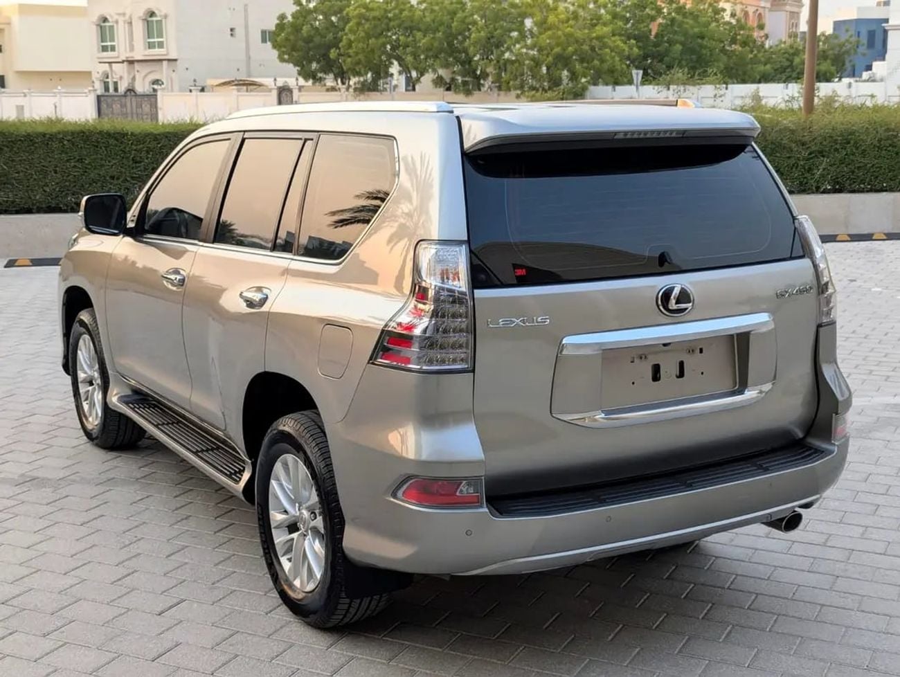 لكزس GX 460 PLATINUM Full Option GCC specs Excellent Condition