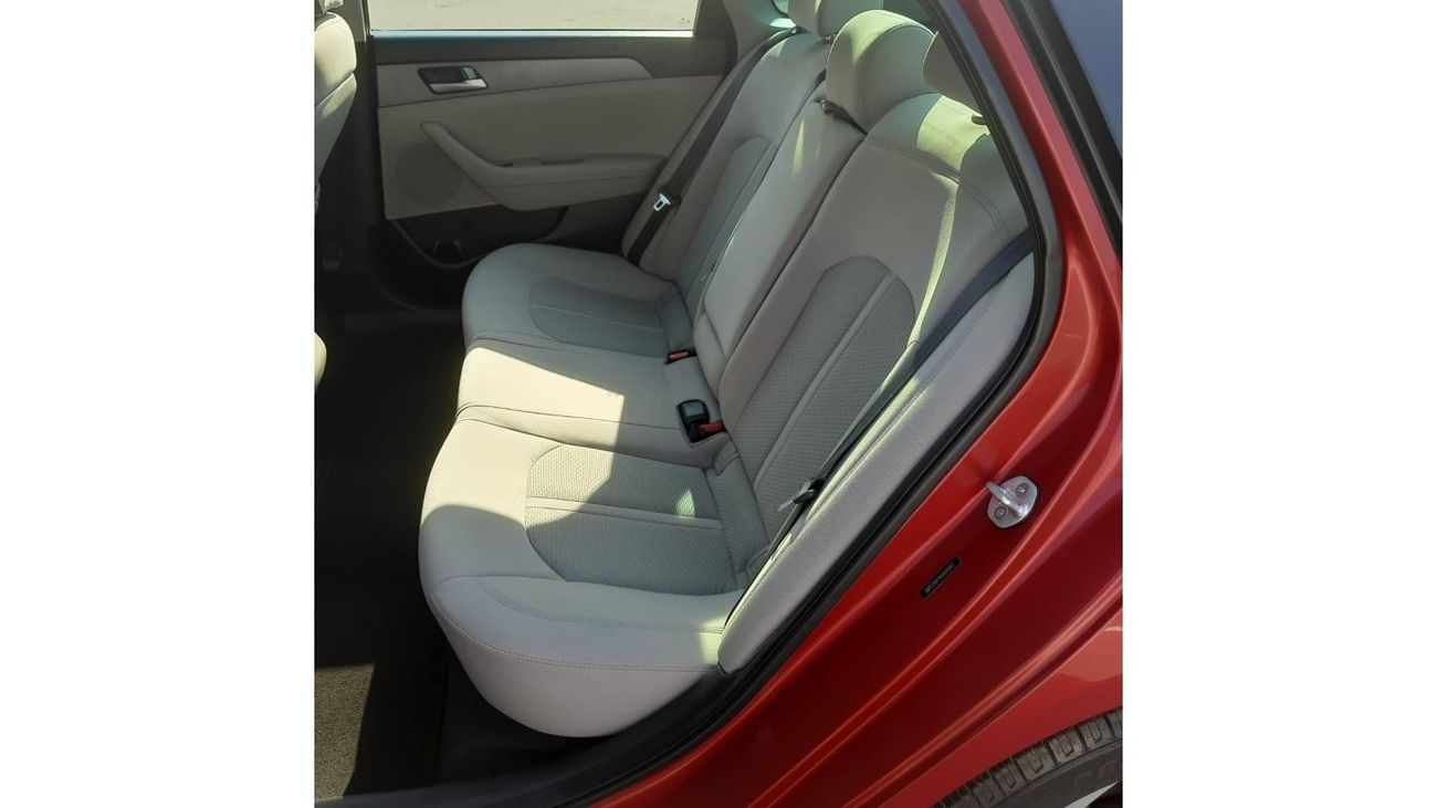 Hyundai Sonata GL Hyundai Sonata Se 2017 Red 2.4L 4 vin: 5NPE24AF4HH495067   ( UAS_ SPEC) VERY GOOD CONDITION