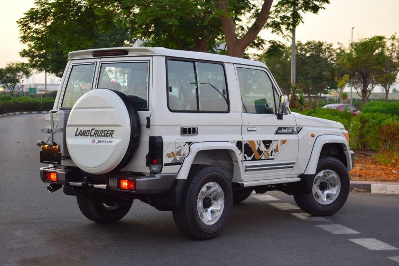 Toyota Land Cruiser 70 Xtreme V6 4.0L- Full Option