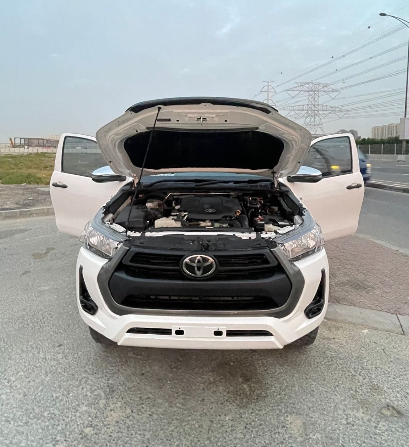 تويوتا هيلوكس DIESEL 2.8 LITER ,RIGHT HAND DRIVE ,MANUAL GEAR ,FOR EXPORT ONLY