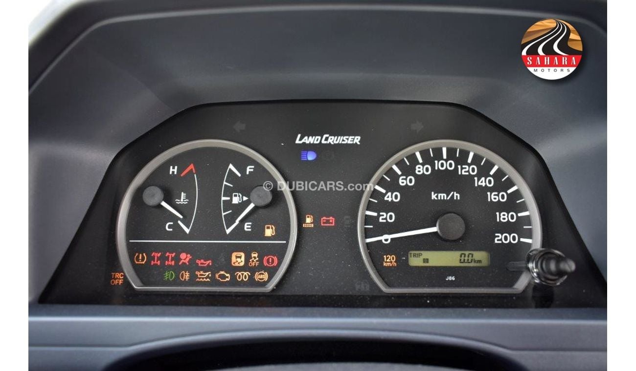 Toyota Land Cruiser Pick Up 79 DOUBLE CABIN PICKUP DLX V8 4.5L DIESEL MT