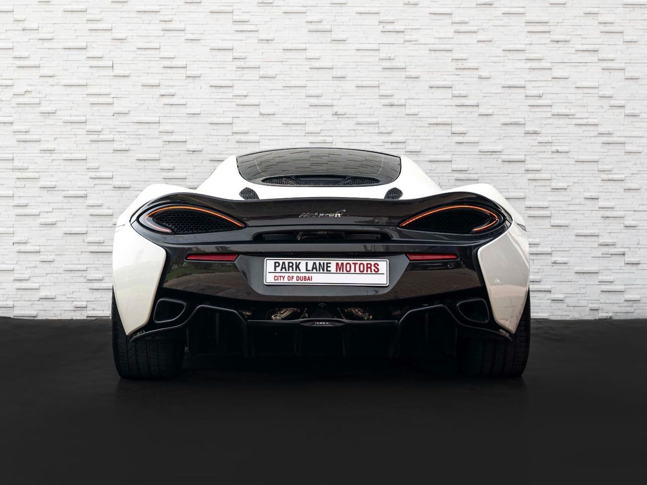 McLaren 570GT AED 13,933 PM • 570 GT CARBON FIBER • ONLY 51,000 KMS • 3.8L TURBOCHARGED V8