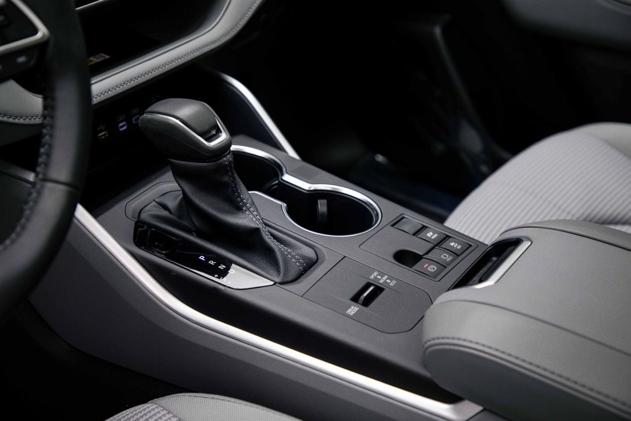 تويوتا هايلاندر GLE 2.5L Hybrid - Platinum White Pearl Inside Grey | Export Only