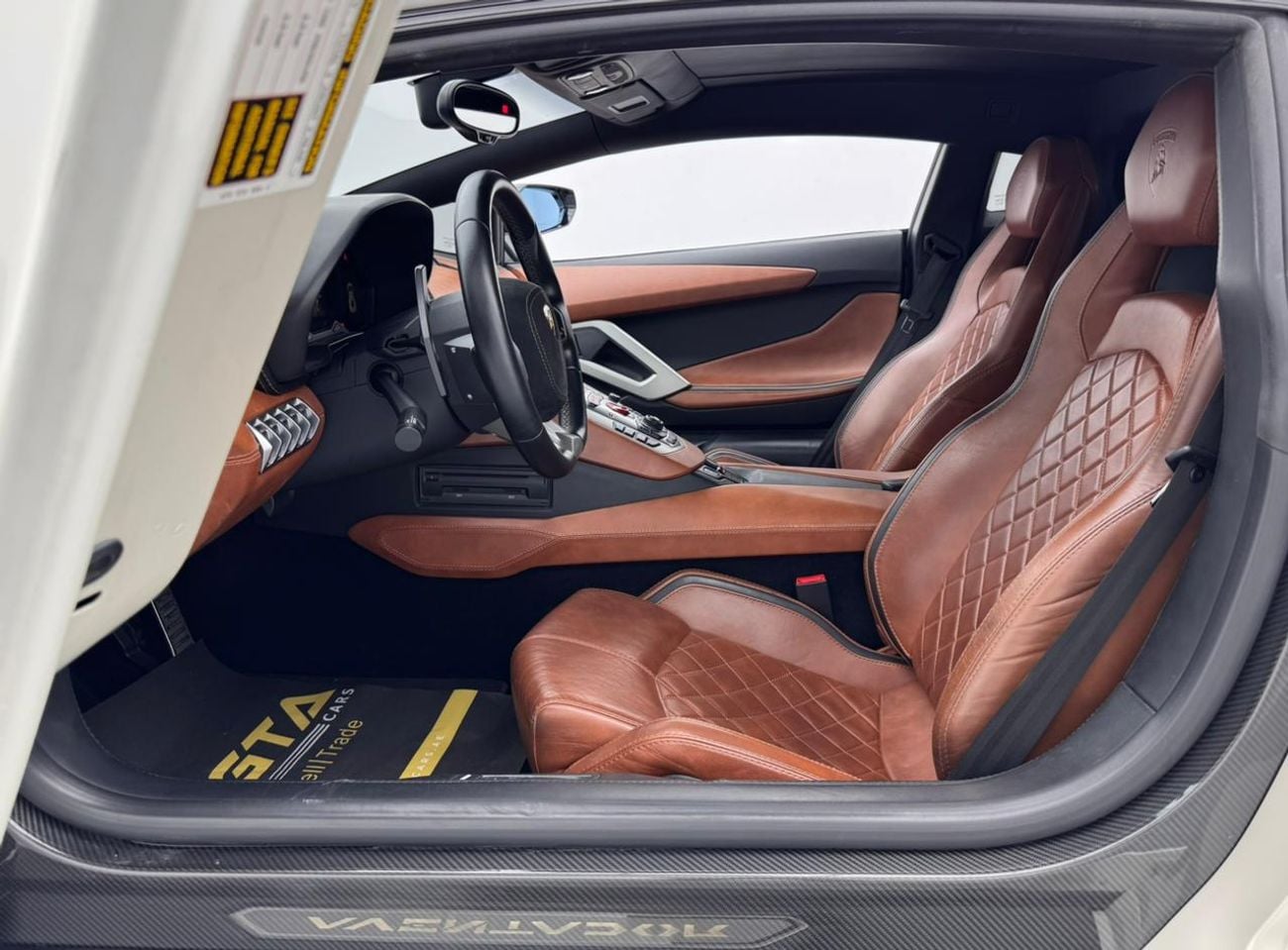 Lamborghini Aventador 2017 Lamborghini Aventador S Roadster, Lamborghini Service History, Excellent Condition, GCC
